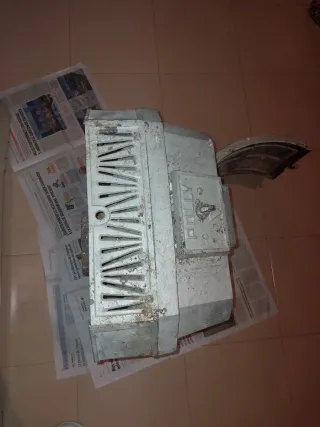 Estufa salamandra de metal y cristal