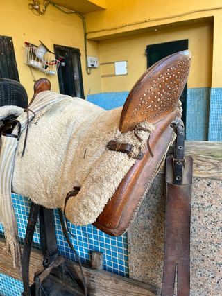 Silla Vaquera de Cuero Avellana con Borreguillo