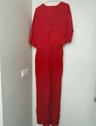 Mono rojo pierna larga y manga corta