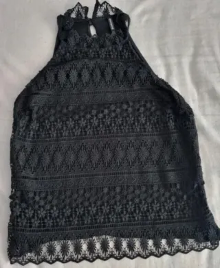 Blusa negra de encaje