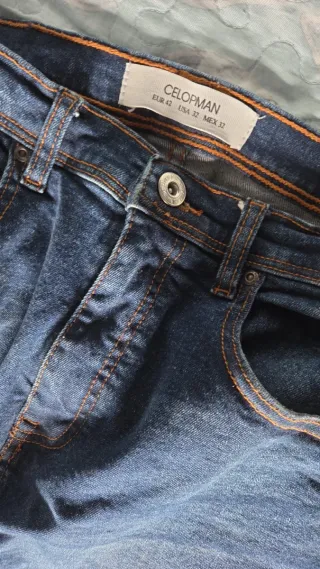 Pantalones vaqueros ajustados azules y negro