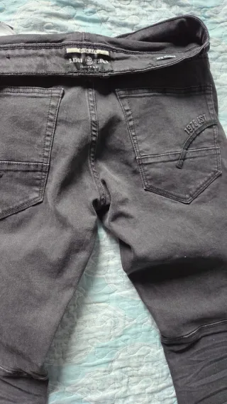 Pantalones vaqueros ajustados azules y negro