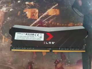 MÓDULO RAM PNY XLR8 DDR4 8GB 3200MHz RGB