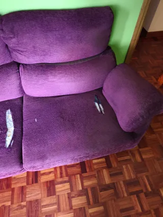 Sofá de tela morado