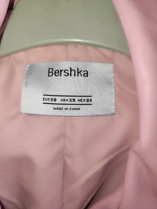 Cazadora Bershka entallada rosa