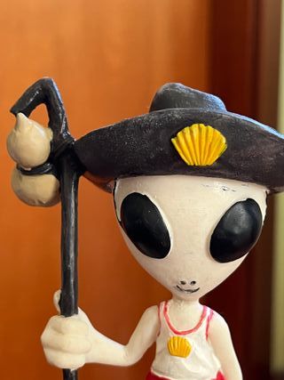 Figura Alien Peregrino Camino de Santiago