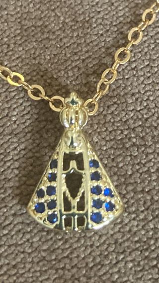 Cadena dorada con colgante Virgen del Pilar