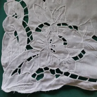 Toalha de mesa bordada branca