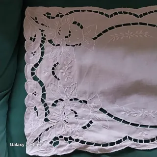 Toalha de mesa bordada branca
