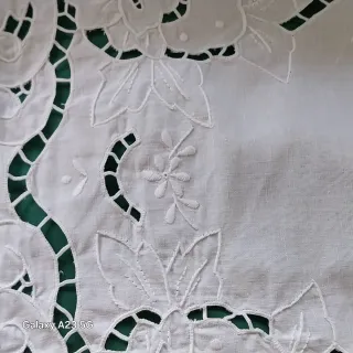 Toalha de mesa bordada branca