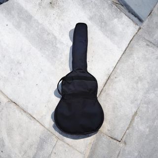 Guitarra clasica con funda