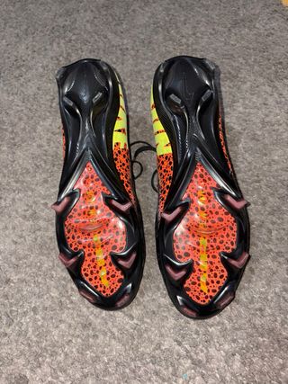 Botas de fútbol Nike altas negras