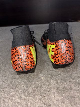 Botas de fútbol Nike altas negras