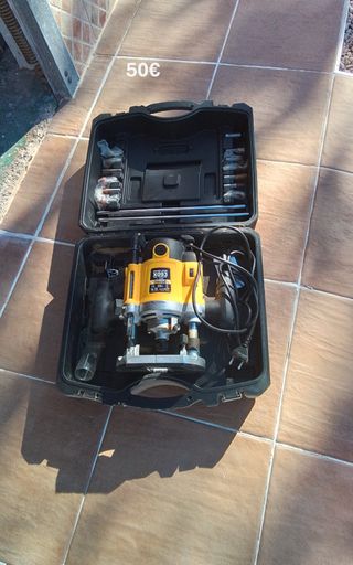 Router Powerplus POWX093 con maletín