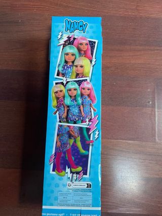 Nancy Neon con pelo turquesa