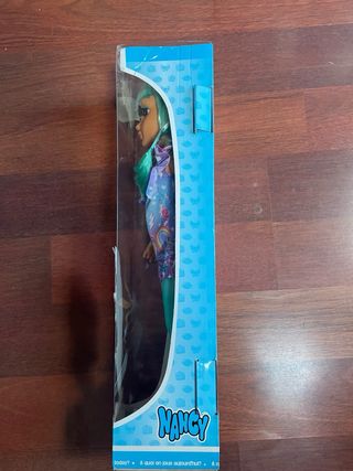 Nancy Neon con pelo turquesa