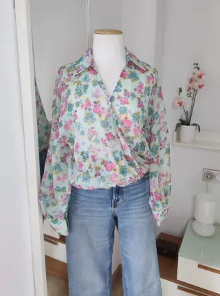Blusa gasa cruzada floral manga larga S