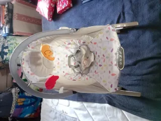 Mecedora y corre-pasillos bebé