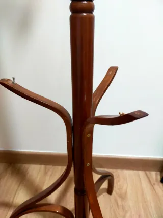 Perchero de madera antiguo