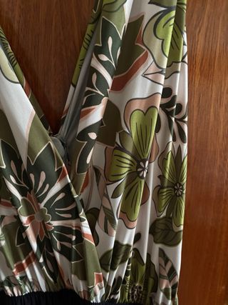 Mono largo estampado floral y negro