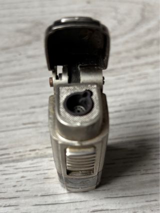 Coltellino svizzero con accendino antivento