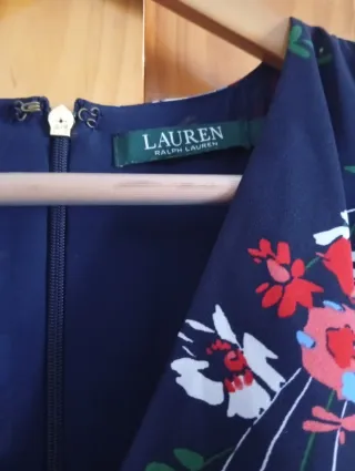 Vestido floral azul y rojo