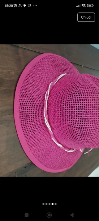 Cappello fucsia con fiore