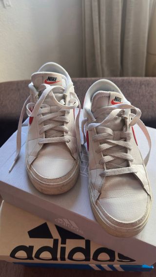 Zapatillas Nike Blancas y Rojas