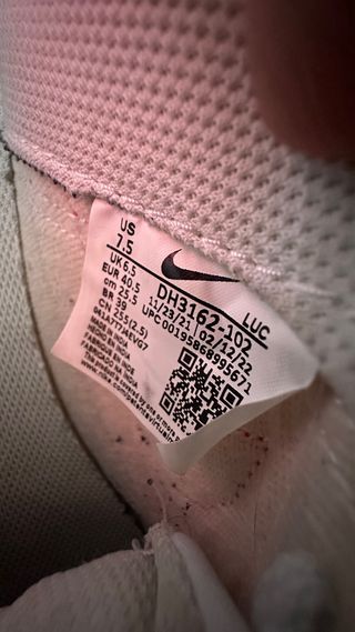 Zapatillas Nike Blancas y Rojas