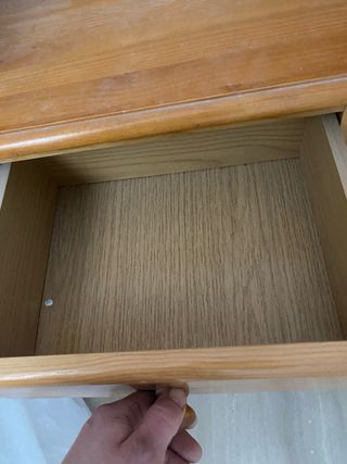 Mesita de noche de madera