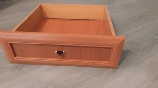 Cajón de madera marrón