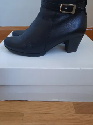 Botín negro Pitillos  hebilla tacón talla 36