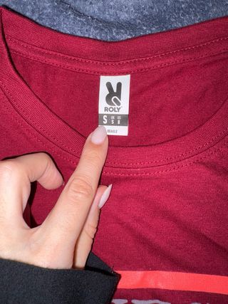 Camiseta Guess Roja Logo Triángulo