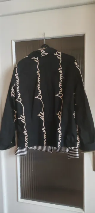 Sobrecamisa negra estampada mujer