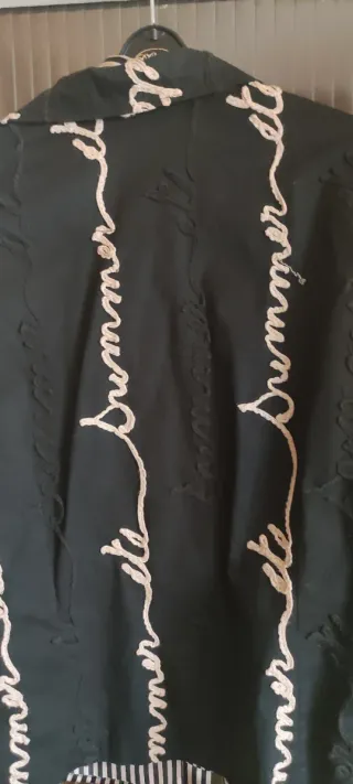 Sobrecamisa negra estampada mujer