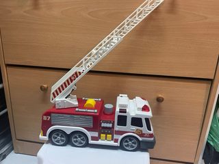 Camión de bomberos con luces y sonidos