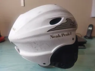 Casco de esquí blanco