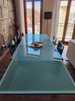 Mesa comedor cristal y metal con 4 sillas