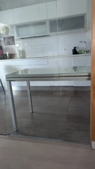 Mesa extensible cocina cristal y acero