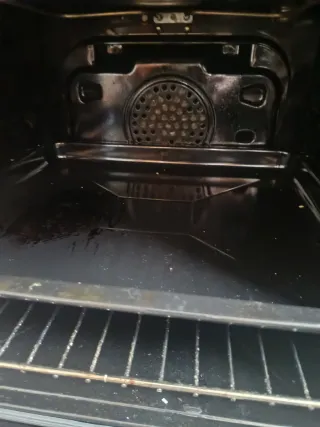 Cocina de gas negra con horno me urge vender