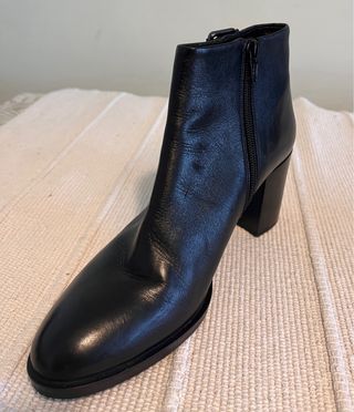 Botines de piel negros con hebillas