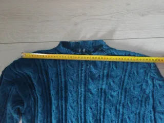 Maglioncino blu traforato