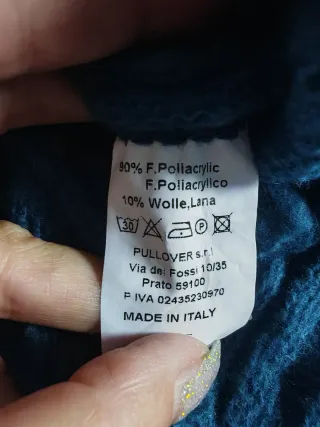 Maglioncino blu traforato