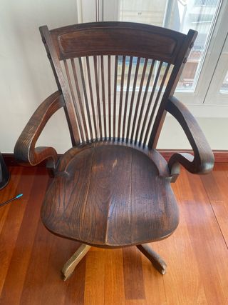 Silla antigua de madera