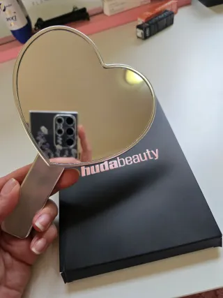 Espejo Huda Beauty Corazón Plateado