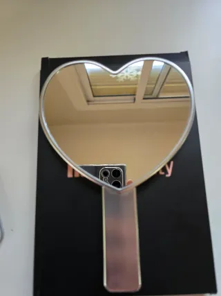 Espejo Huda Beauty Corazón Plateado