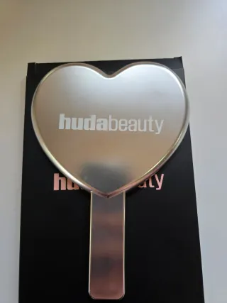 Espejo Huda Beauty Corazón Plateado