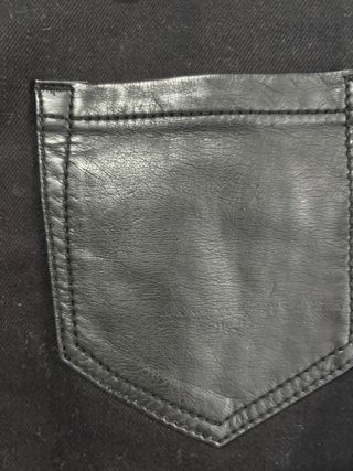 Falda Stradivarius Negra Botones Cuero