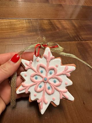 Decorazioni Natalizie: Palla Rossa e Fiocco di Nev