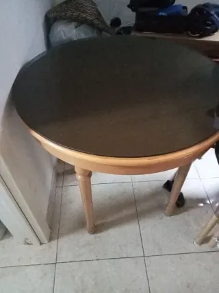 Sillas (8 unidades) + mesa .